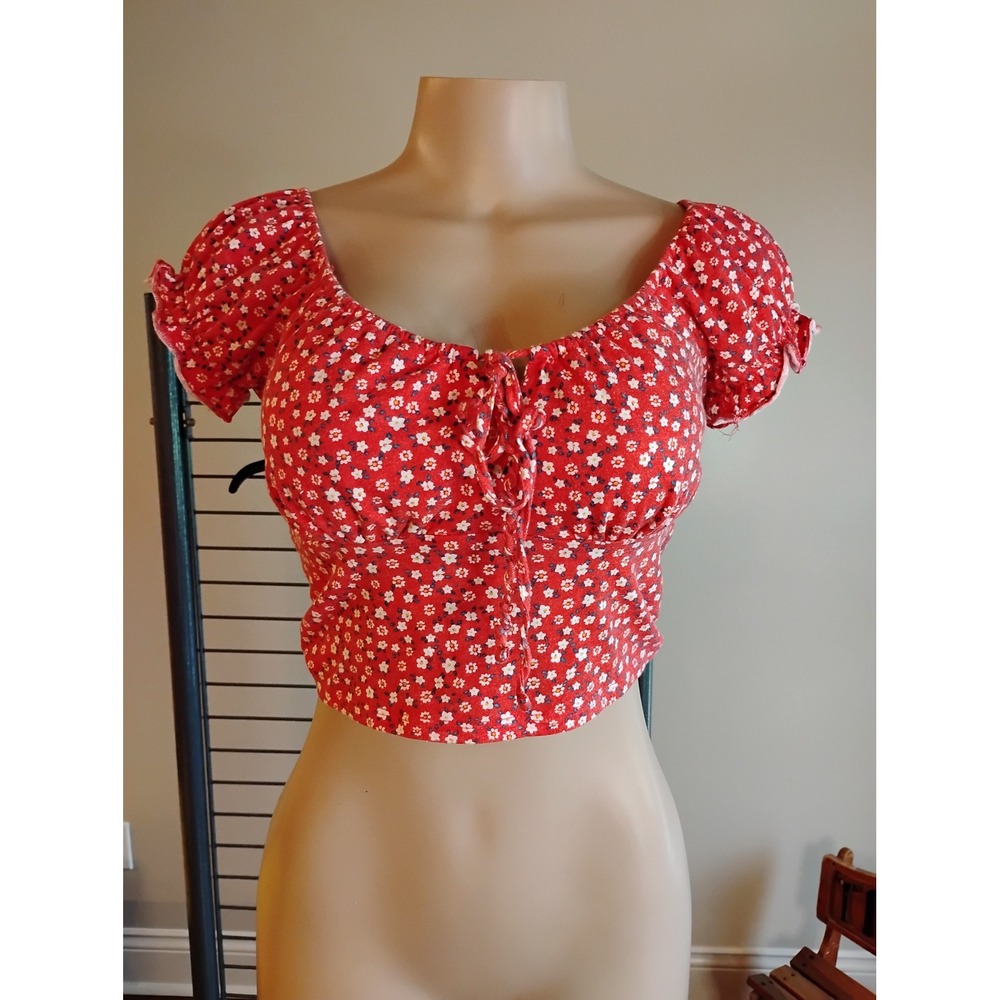 SO Red Floral Milkmaid Crop Top Short Sleeve Tie Front Ruffle Size Medium